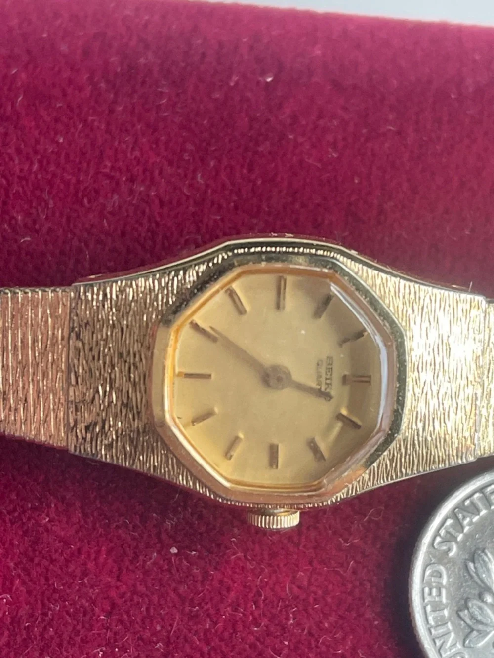 Seiko 2C20-6510 Vintage Gold-Tone Ladies Watch - running